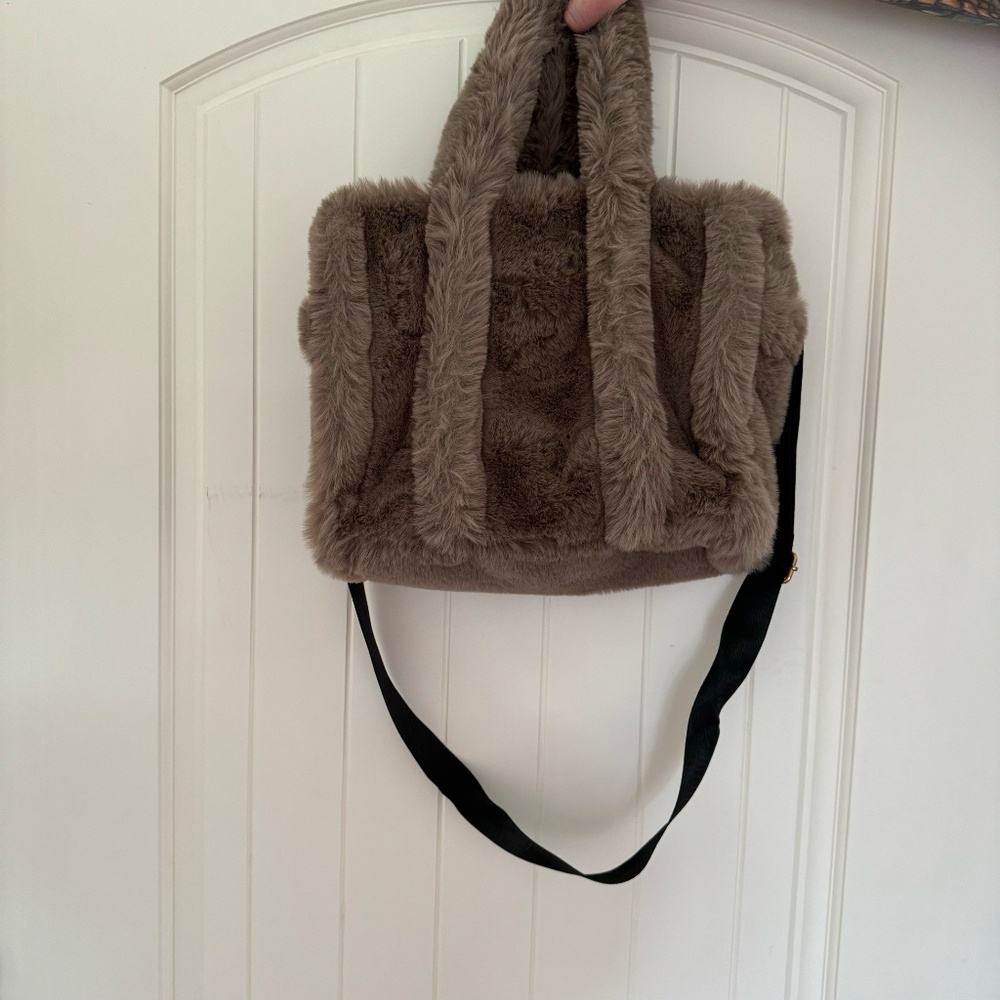 Fluffy The Tote Bag Winter Furry Purse Faux Fur Soft Fuzzy Purse Plush Crossbody - Picture 7 of 7